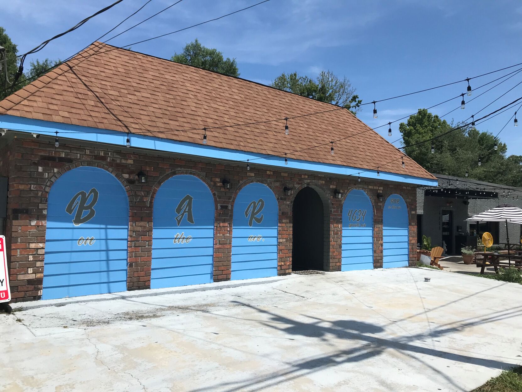 Bar on the Avenue